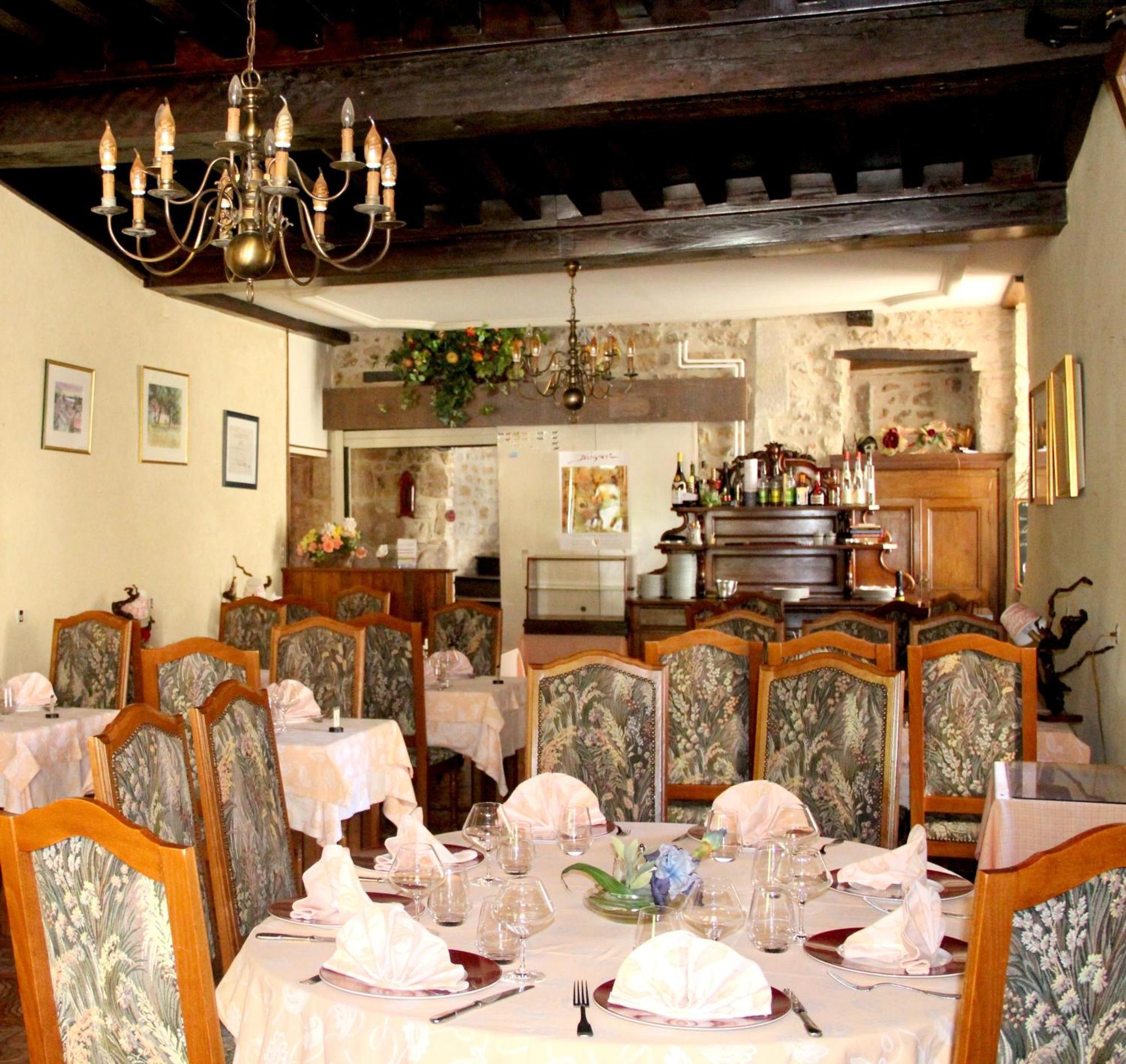 Logis Des Trois Maures Hotel Couches Exterior photo
