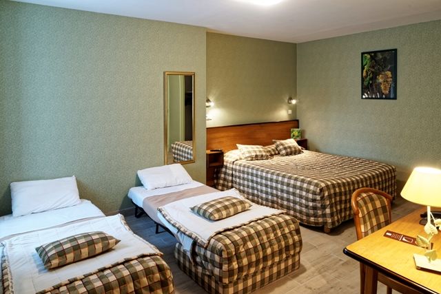 Logis Des Trois Maures Hotel Couches Exterior photo