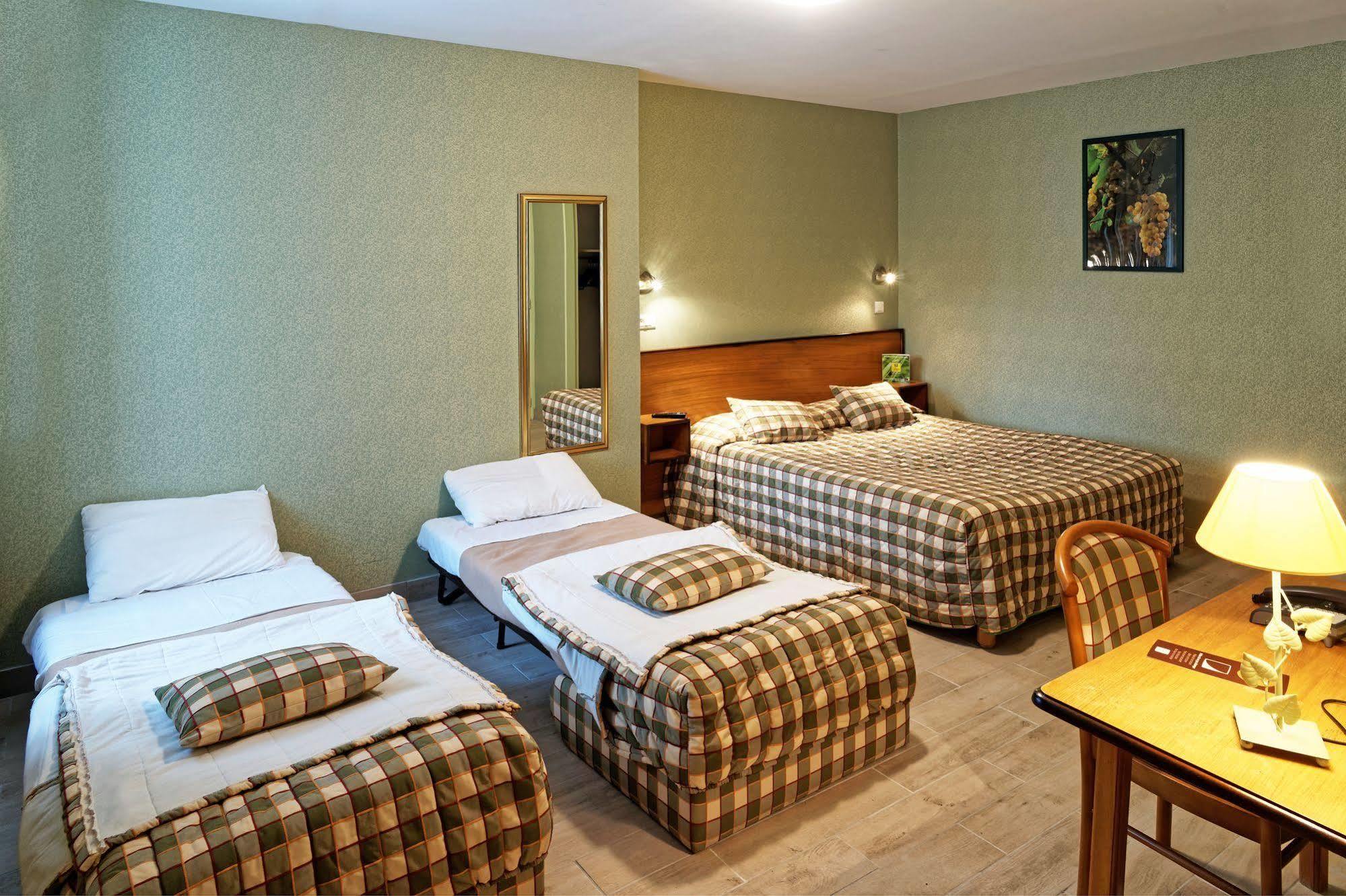 Logis Des Trois Maures Hotel Couches Exterior photo